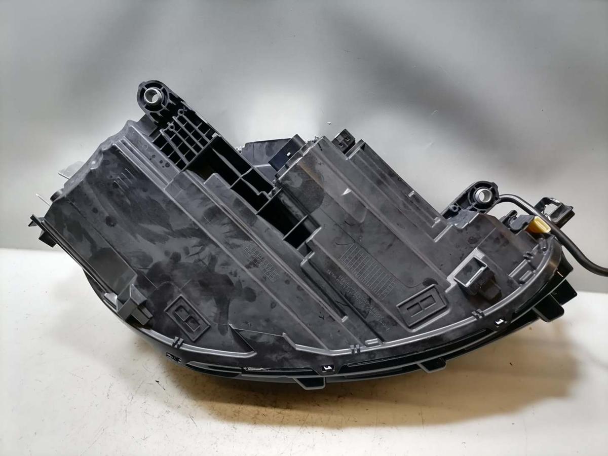 VW Passat B9 original Scheinwerfer links LED Bj.2024